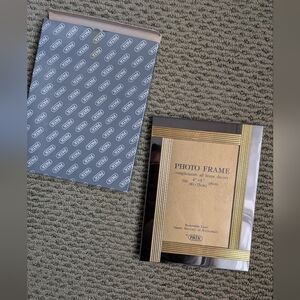 Gold and Black Photo Frame By Pata. Plastic Backing. 4 x 6 Never Used.